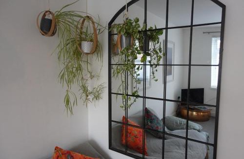 Exeter Apartment | Fully furnished apartment in Exeter