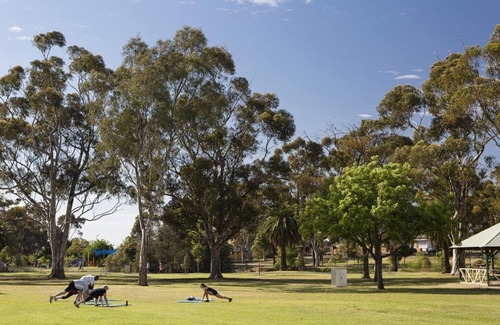Essendon North Apartment | Fully Furnished New Designer apartment - Contemporary & Convenient