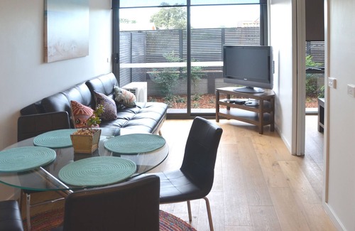Essendon North Apartment | Fully Furnished New Designer apartment - Contemporary & Convenient