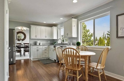 Marysville House | Fully Furnished charming 4-bedroom house in enchanting Marysville with WiFi