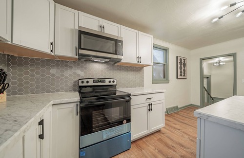 Appleton House | Fully Furnished Cozy Home with Fenced Yard in a Peaceful Neighborhood