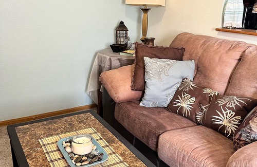 Minot Apartment | Fully-Furnished Entire Apartment at Rear of House