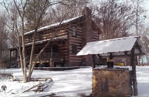 Apex Cabin | Fully furnished log cabin, family and pet friendly.