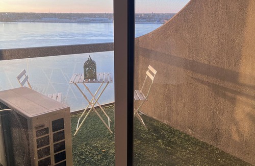 Sarnia Apartment | FULLY FURNISHED ONE BEDROOM CONDO - RIVER VIEW