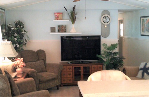New Port Richey East House | Fully furnished warm Florida retreat in a quiet park close to Florida Fun spots