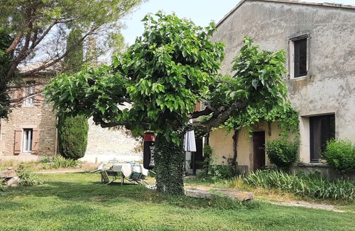 Visan House | Fully PMR-accessible furnished apartment in the heart of an organic farm, ideal for couples or friends.