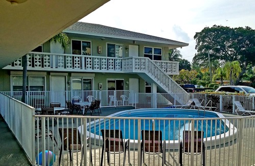Pompano Beach Condo | *FULLY REMODELED* Beach Condo half a block from the BEACH. Pool view. Balcony