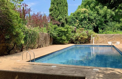 Remoulins House | Fully renovated, air-conditioned 18th-century house with large swimming pool