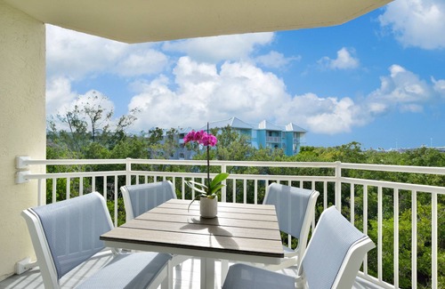 Key West Condo | Fully renovated Condo with Private Balcony, Shared Pool, Hot Tub and Parking