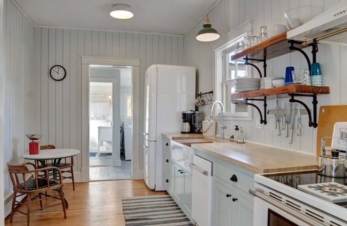 Montrose House | Fully Renovated Historic 1920's Bungalow on 1-acre/Pet Friendly!