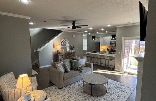 Lowell House | Fully renovated house with upscale finishes; 5 mins from Walmart AMP!