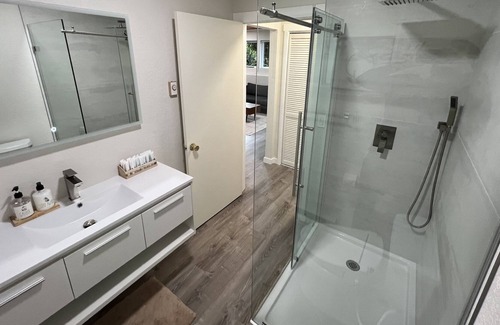 Bothell House | Fully Renovated Private Suite in Beautiful House
