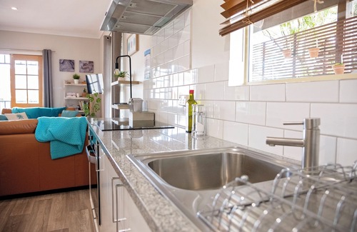 Middleton Beach House | Fully self-contained accommodation only a short walk from Middleton Beach