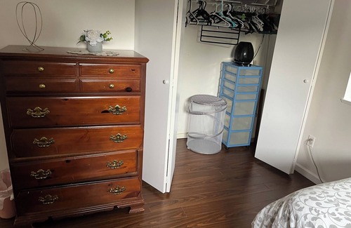Oakridge Cottage | Fully, self contained unit, private entrance, all amenities, full kitchen,