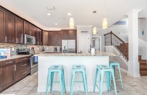 Villages of Crystal Beach House | FullyLoaded4BR~Kid Friendly~Walk2Beach&Pool~Seasonal Shuttle~Sleeps 12