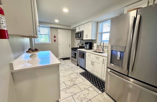 Baldwin House | Fun 4 BR 2 bath FULL renovated house w/driveway