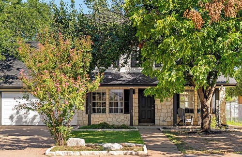 The Hermitage House | Fun 6-BR Home with Private Theater & Pool