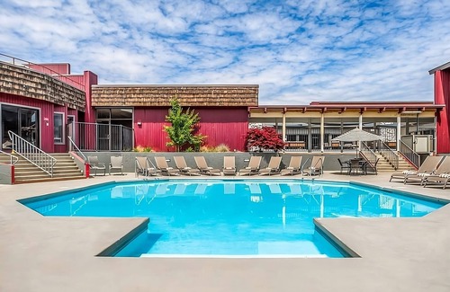 Tri-Cities Hotel | Fun at Gesa Carousel of Dreams! Family-friendly Unit, w/Outdoor Pool & Parking!