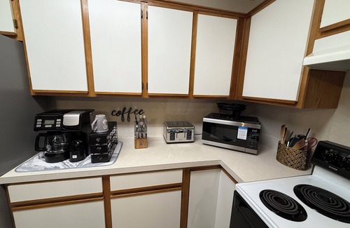 Rogers House | Fun & Comfort for 8 in Rogers! 1 King, 2 Queens, 1 Double. Retro Arcade Games