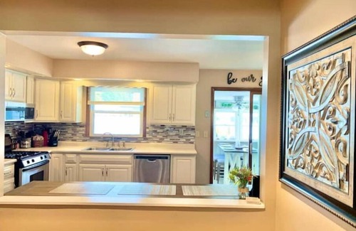 Ottawa House | Fun Escape 1 - Starved Rock - Skydive- Game Room