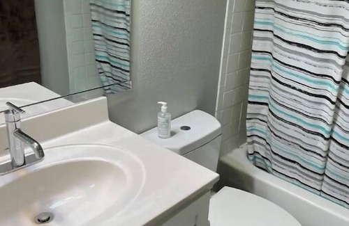 Greensboro Apartment | Fun Friendly 2 bedroom.