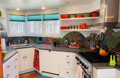 Capitola House | Fun Luxurious Property! 5 min walk to BEACH, Hot tub, putting green, fire-pit!