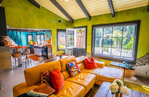 Capitola House | Fun Luxurious Property! 5 min walk to BEACH, Hot tub, putting green, fire-pit!