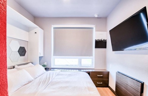 Old North Columbus Apartment | 🔷Fun Micro-Unit w/ Garage Parking Near High St. | Jacuzzi, Fitness Gym, WiFi, +