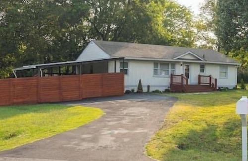 Goodlettsville House | Fun Nashville Retreat w/HOT TUB