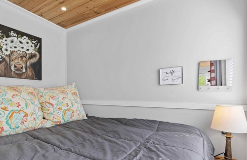 Lookout Valley Neighborhood Association House | Fun-Size Farmhouse w/ Pool 15 Min to Chattanooga