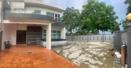 Bandar Penawar Villa | Fun Villa 6rm 12 to 22 pax Wifi Netflix BBQ SteamBoat Games Beach Water Park