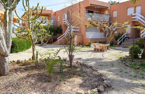 Cabo de Palos Apartment | Functional vacation apartment by the sea.