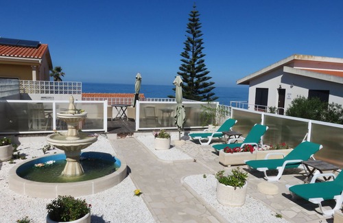 Vale Furado Apartment | functional, well-appointed and affordable accommodation for 4 people