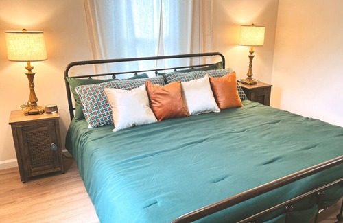 Canton Other | Funky Farmhouse 20 min from AVL