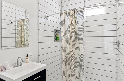 Roosevelt Apartment | Funky Pool Side Cabana in DTPHX