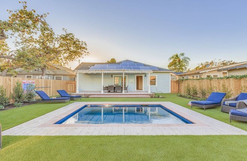 Anaheim Colony Historic District House | Funtierland + Helena + Pool + Game Room + Wifi