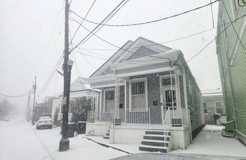 Lower Garden District House | Furnished 2BR/1BA Lower Garden District Home – Washer/Dryer, Kitchen, Sleeps 8