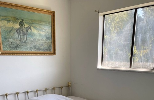 Gibsons House | Furnished 3 bedrooms and 1.5 bathroom upstairs suite