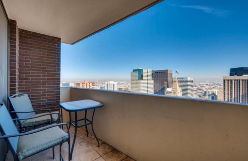 Downtown Denver Apartment | Furnished 35th Floor Condo In The Heart Of Downtown Denver
