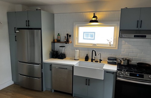 Cambridge House | Furnished 4 bedroom house with patio - 10 min walk to downtown