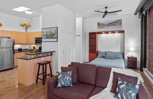 Inner Harbour Condo | Furnished DT Condo close to amenities and harbour