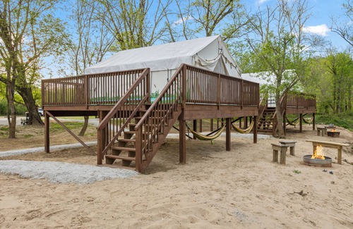 Stanton RV Rental | Furnished Glamping Tent/2 Queen Beds/Red River Access - Majestic Mallard - #3