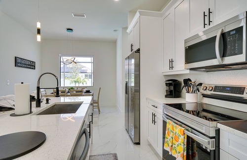 Diplomat House | Furnished Lanai & Private Pool: Cape Coral Home