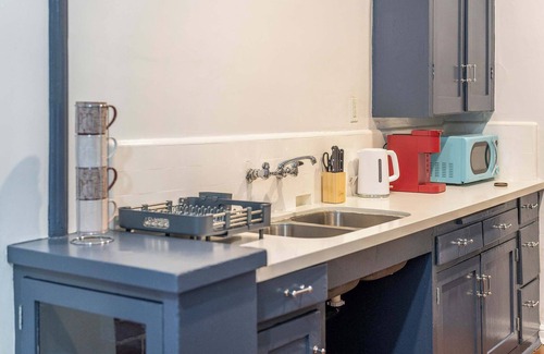 Hollywood Apartment | Furnished One Bed/One Bath in Hollywood