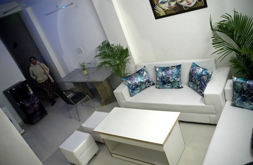 Delhi Apartment | Furnished Service apartment for minimum 1 month stay with common Kitchen