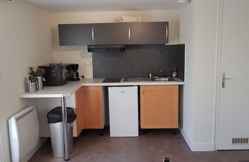 Bagnoles-de-l'Orne Apartment | furnished studio in comfortable single-family house with mature garden
