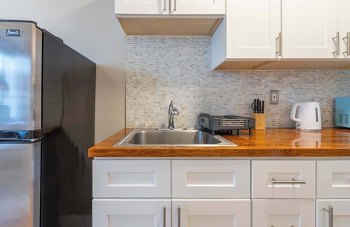 East Hollywood Apartment | Furnished Studio in Silver Lake
