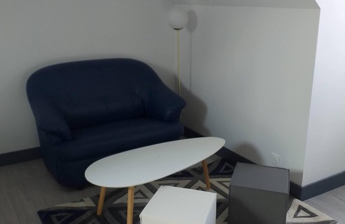 Chatellerault Apartment | Furnished T2 apartment with simple, uncluttered decor 5 minutes from the station