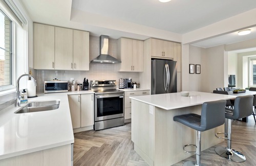 Burlington House | Furnished townhome 3 Bdrs, close to amenities & attractions, centrally located