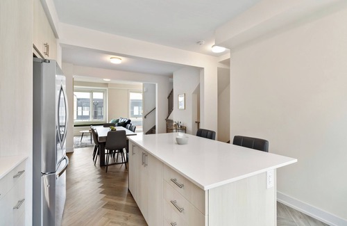 Burlington House | Furnished townhome 3 Bdrs, close to amenities & attractions, centrally located